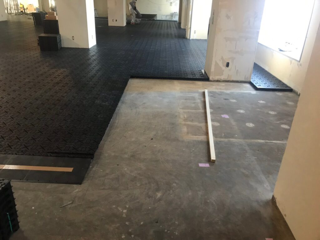 所沢市 OAフロア工事 施工中