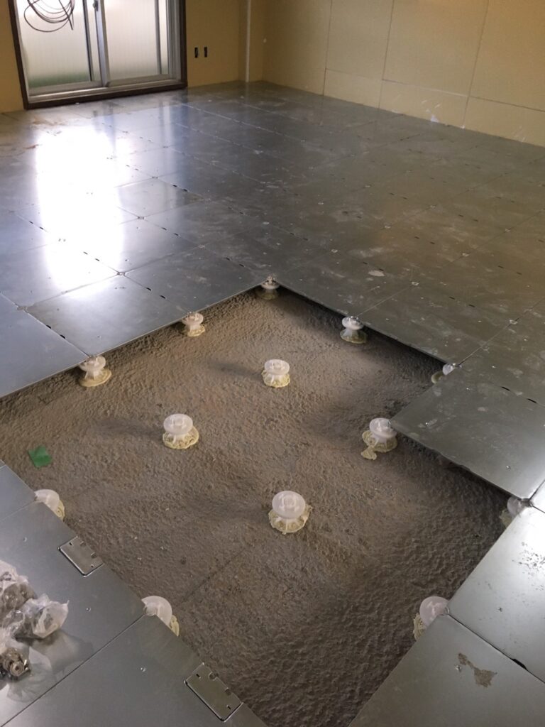 渋谷区 OAフロア置床工事 FP3000 施工中