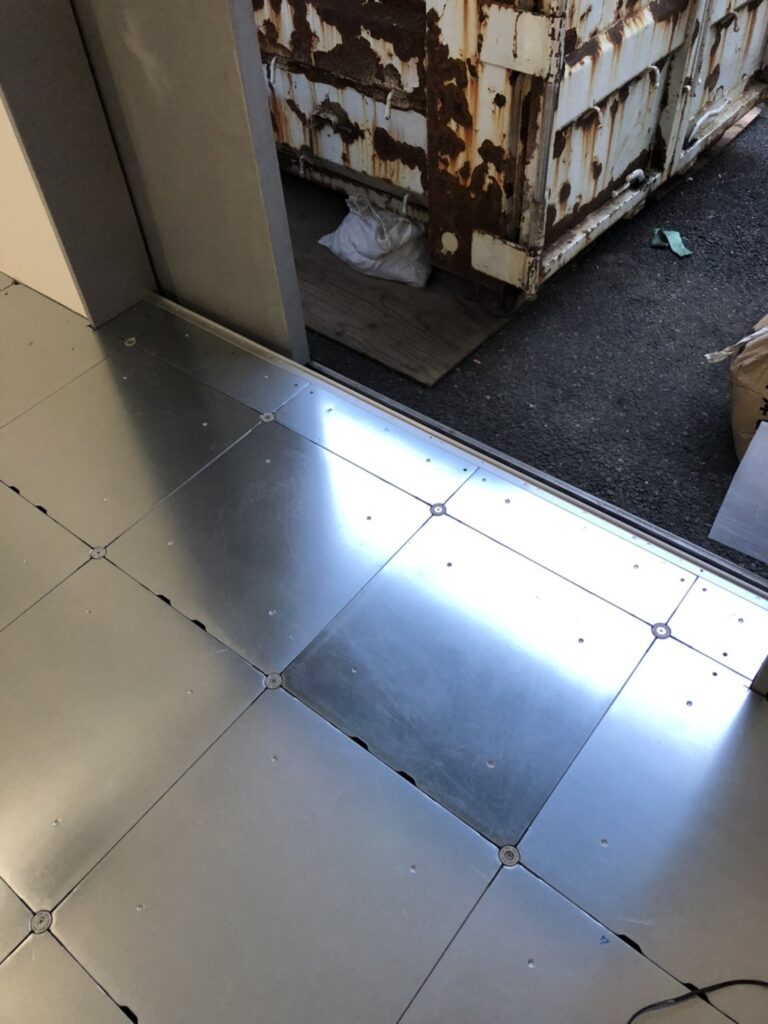 渋谷区 OAフロア工事 丸柱加工