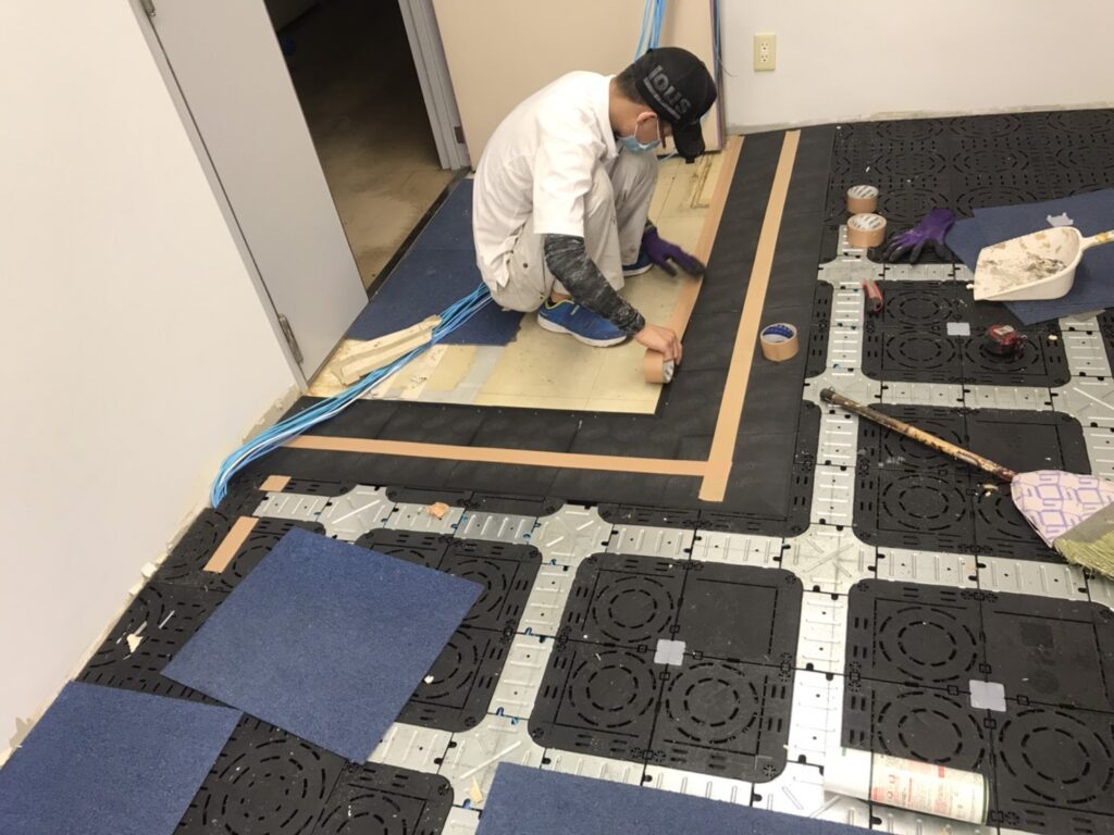 さいたま市南区 OAフロア工事 施工中
