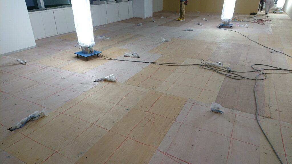 東京都千代田区神田 OAフロア内装工事 施工中