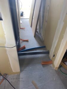 東京都品川区 駅ビル OAフロア工事 施工中