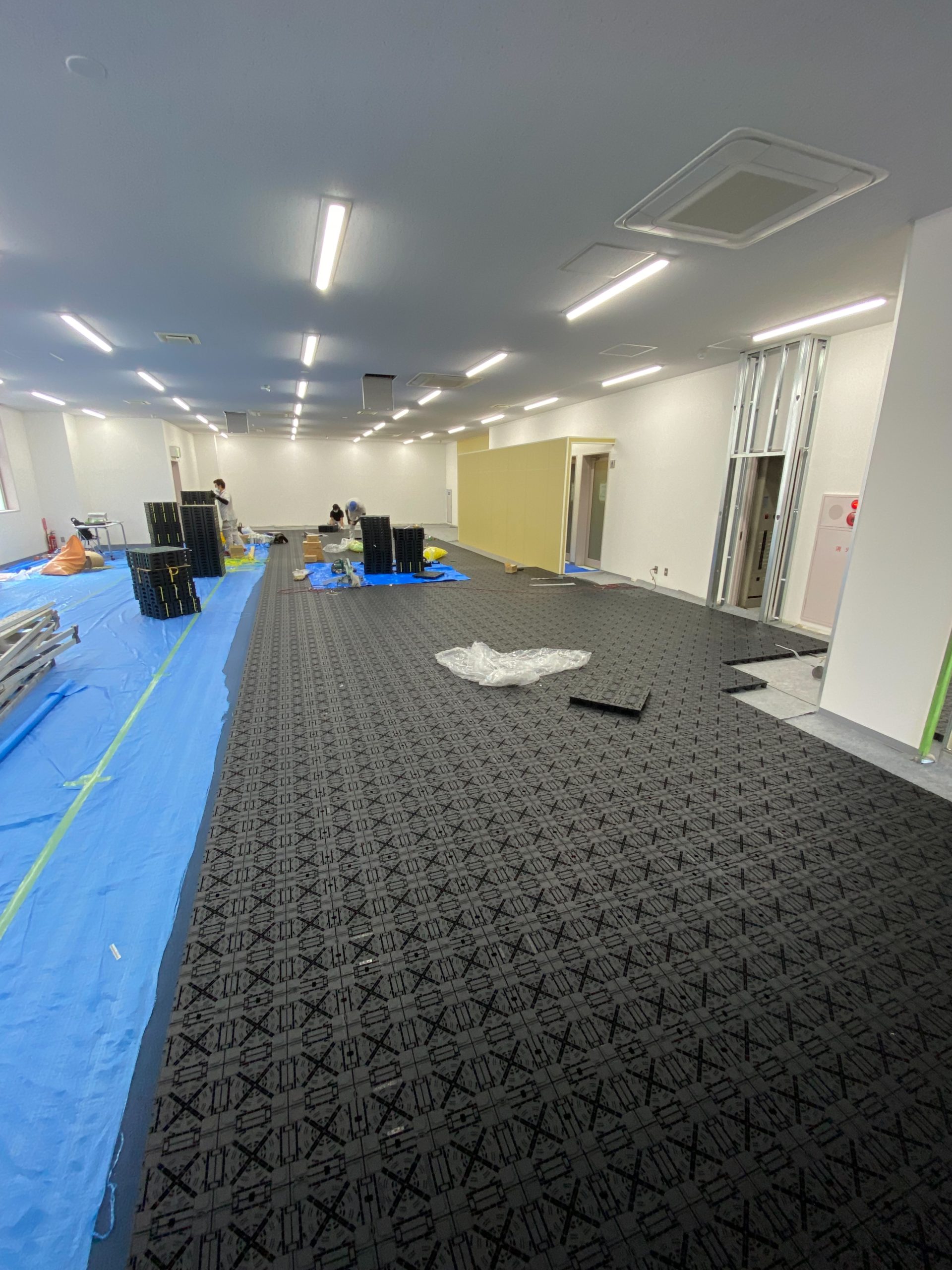 埼玉県浦和市 信用金庫 OAフロア工事 施工中