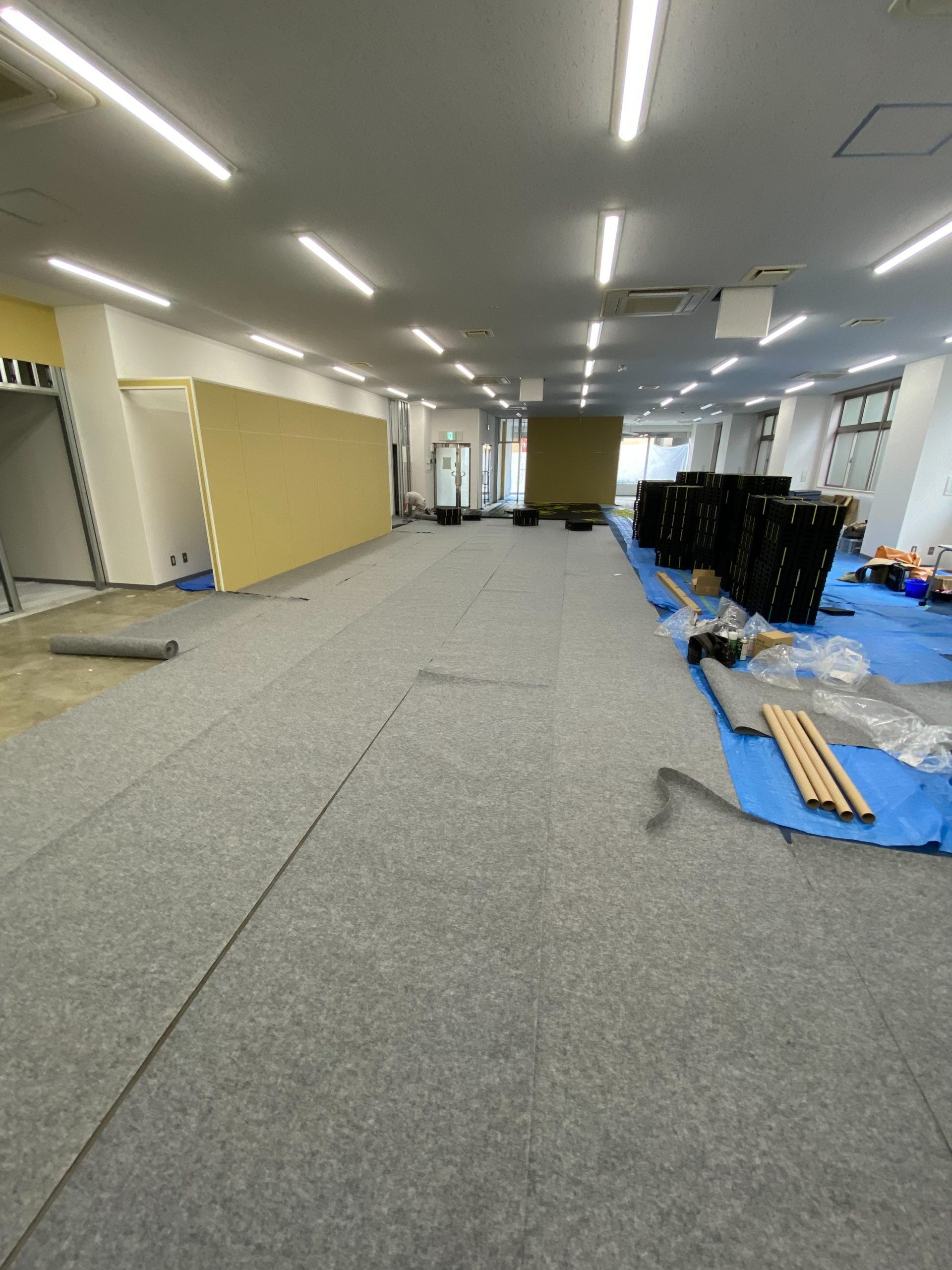 埼玉県浦和市 信用金庫 OAフロア工事 施工中