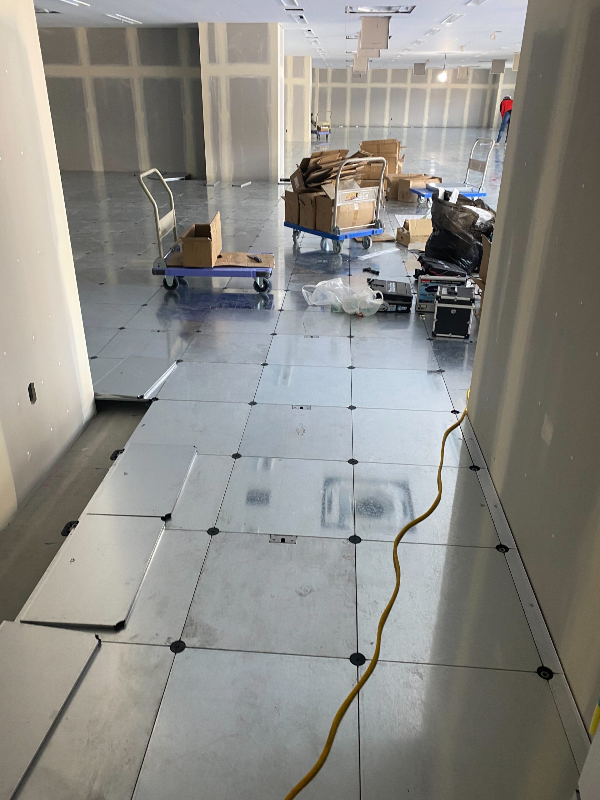神奈川県厚木市 ビル OAフロア工事 施工中