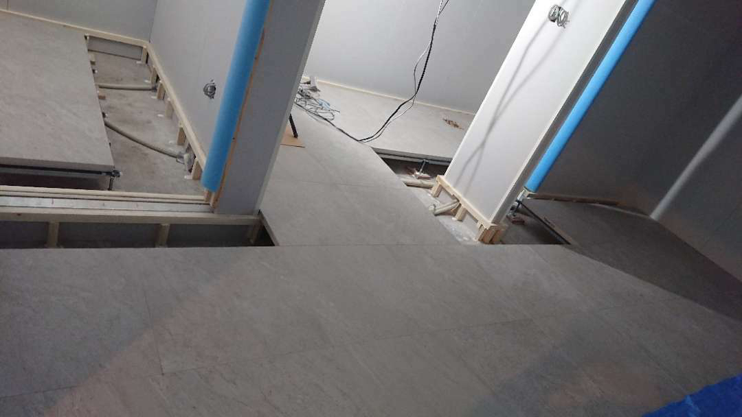 東京都千代田区 オフィスビル OAフロア工事 施工後