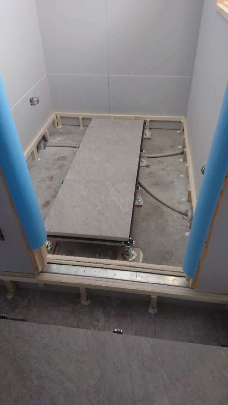 東京都千代田区 オフィスビル OAフロア工事 施工中