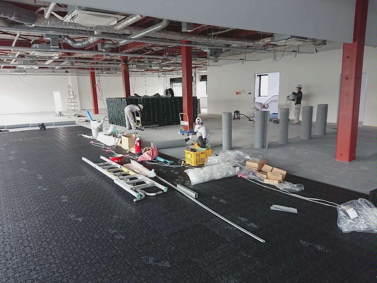 神奈川県横浜市中区 製油所 OAフロア工事 施工中