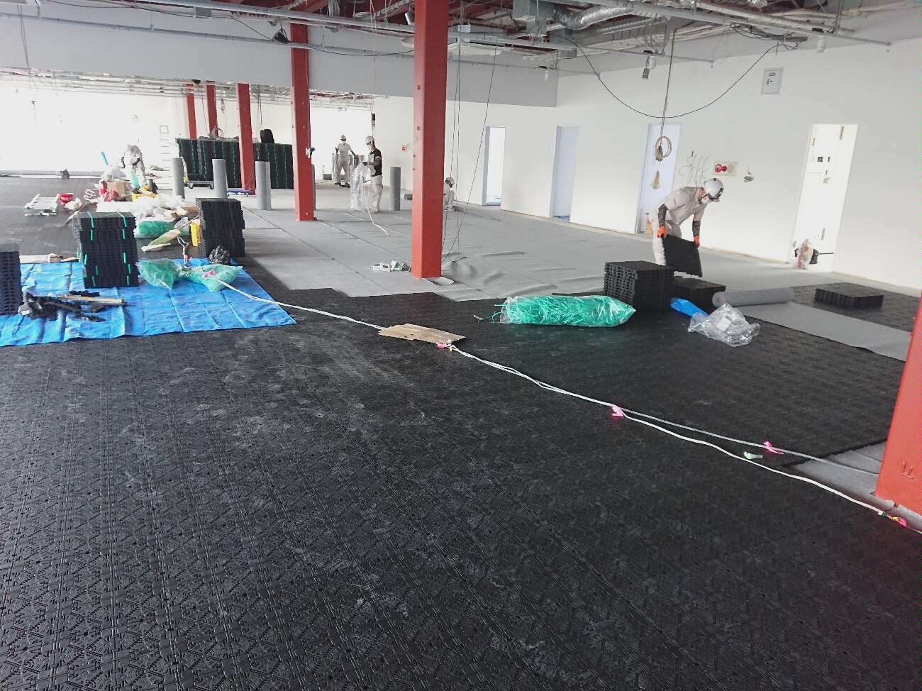 神奈川県横浜市中区 製油所 OAフロア工事 施工中