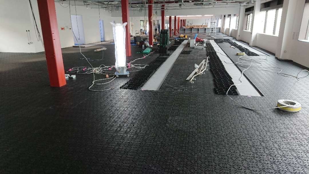 神奈川県横浜市中区 製油所 OAフロア工事 施工中