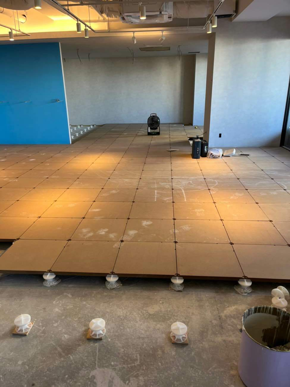 千葉県鎌ケ谷市 マンション OAフロア工事 施工中