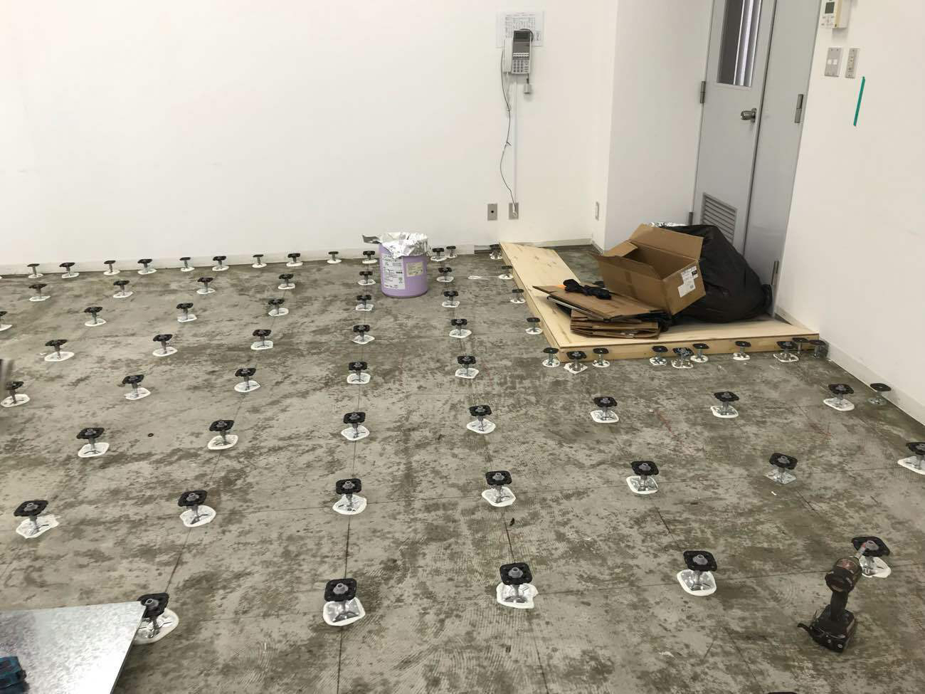 埼玉県羽生市 店舗 OAフロア工事 施工中