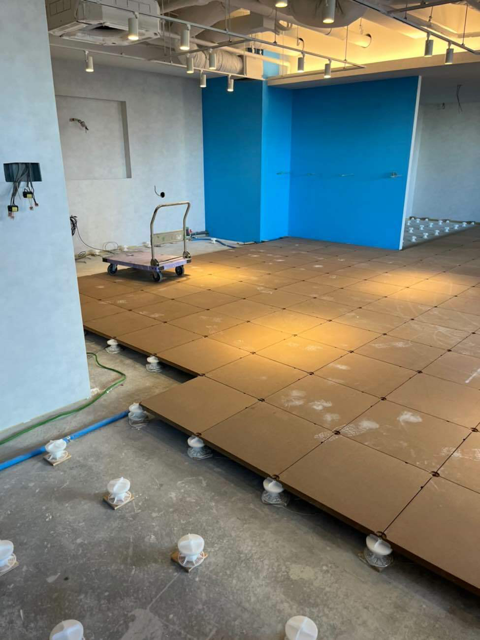 千葉県鎌ケ谷市 マンション OAフロア工事 施工中