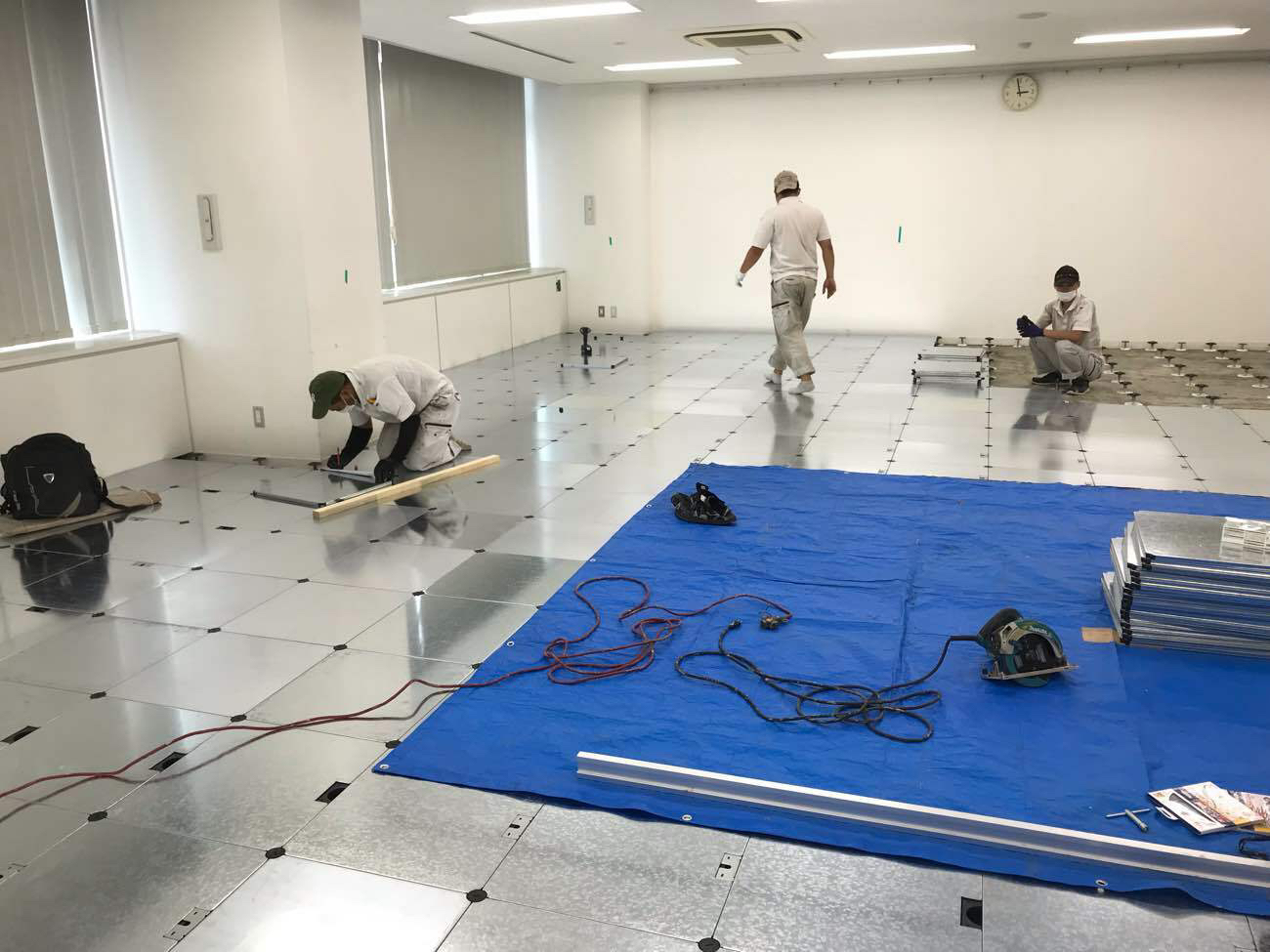 埼玉県羽生市 店舗 OAフロア工事 施工中