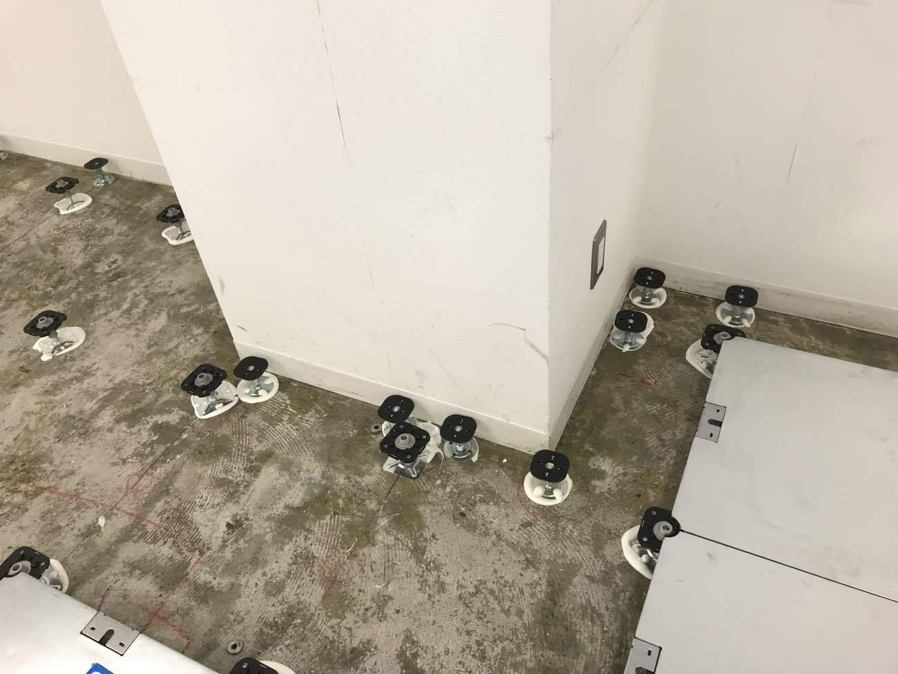 埼玉県羽生市 店舗 OAフロア工事 施工中