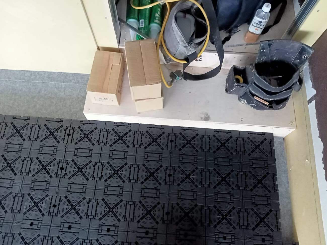 東京都港区 オフィスビル OAフロア工事 施工中