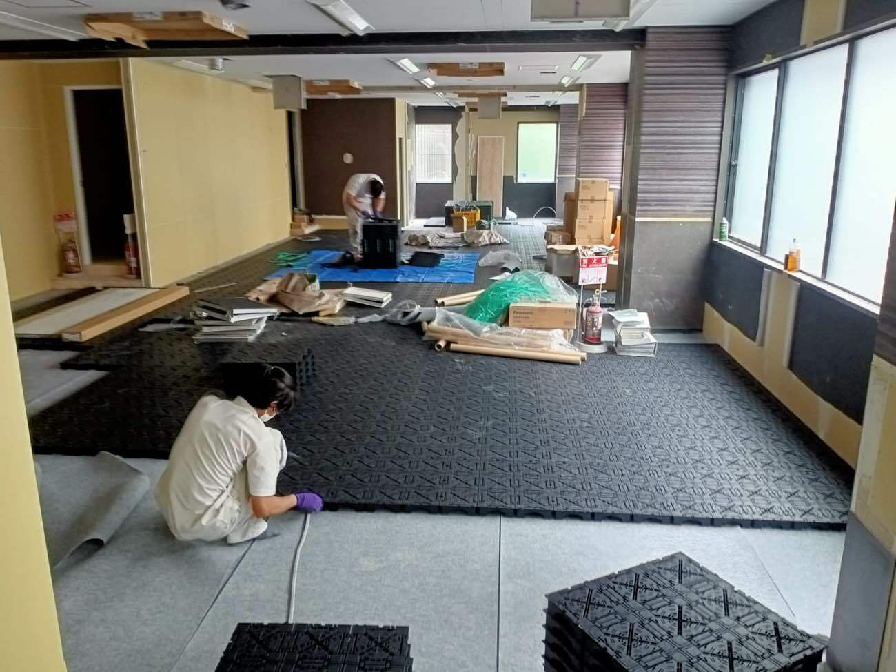 東京都港区 オフィスビル OAフロア工事 施工中