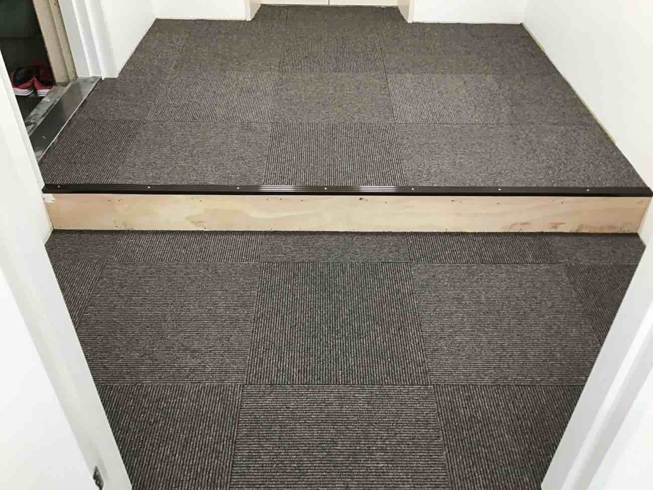 東京都港区 オフィスビル OAフロア工事 施工中