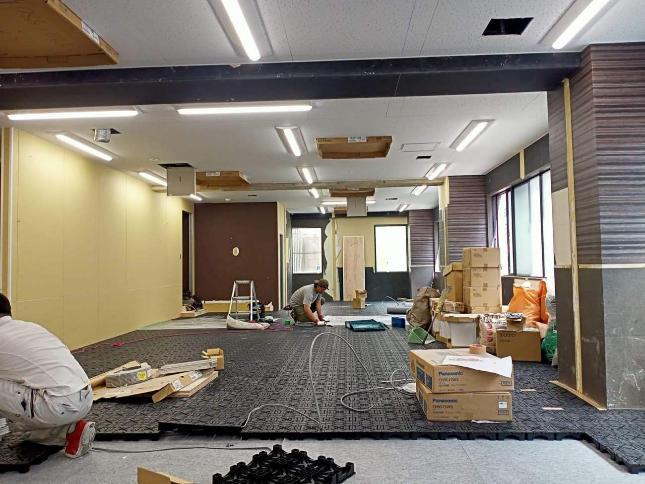 東京都港区 オフィスビル OAフロア工事 施工中