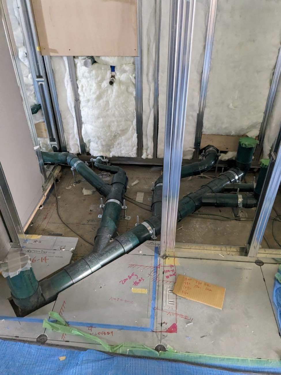 東京都渋谷区 クリニック 置床工事 施工中