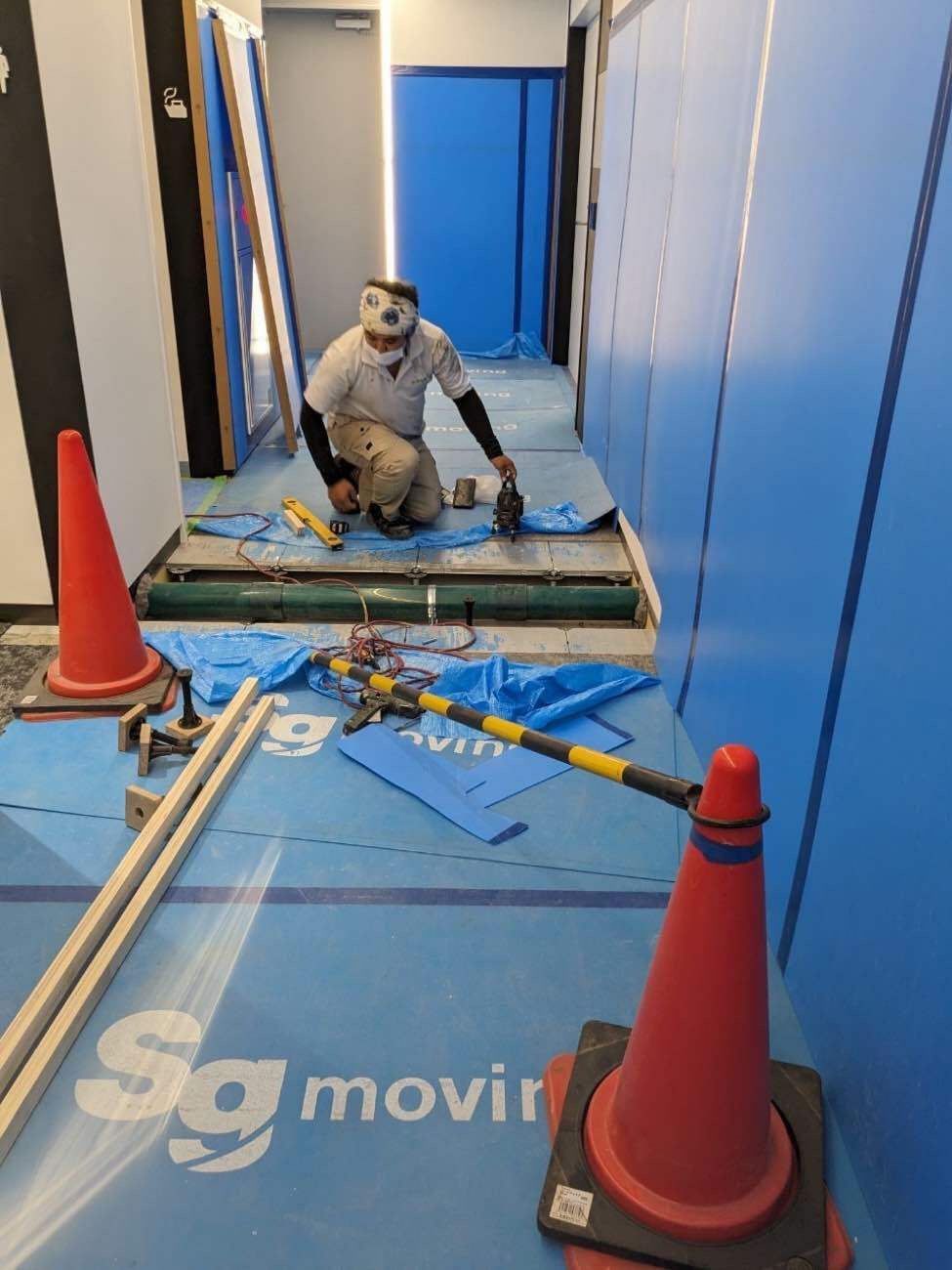 東京都渋谷区 クリニック 置床工事 施工中