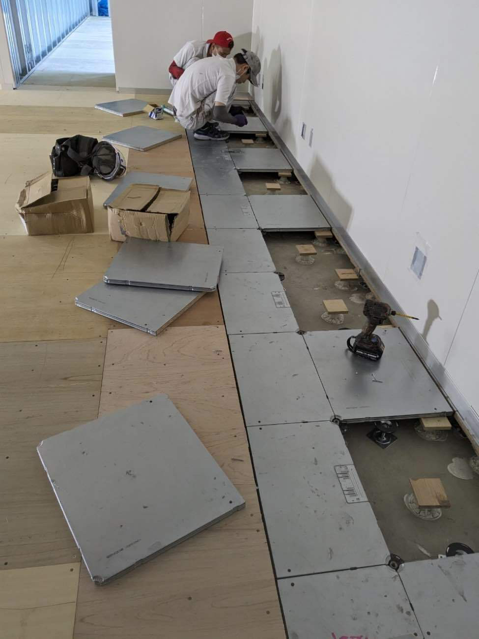 東京都渋谷区 クリニック 置床工事 施工中