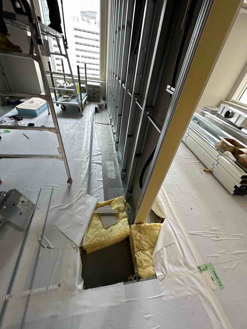 東京都千代田区 オフィス 置床工事 LM3000 施工中