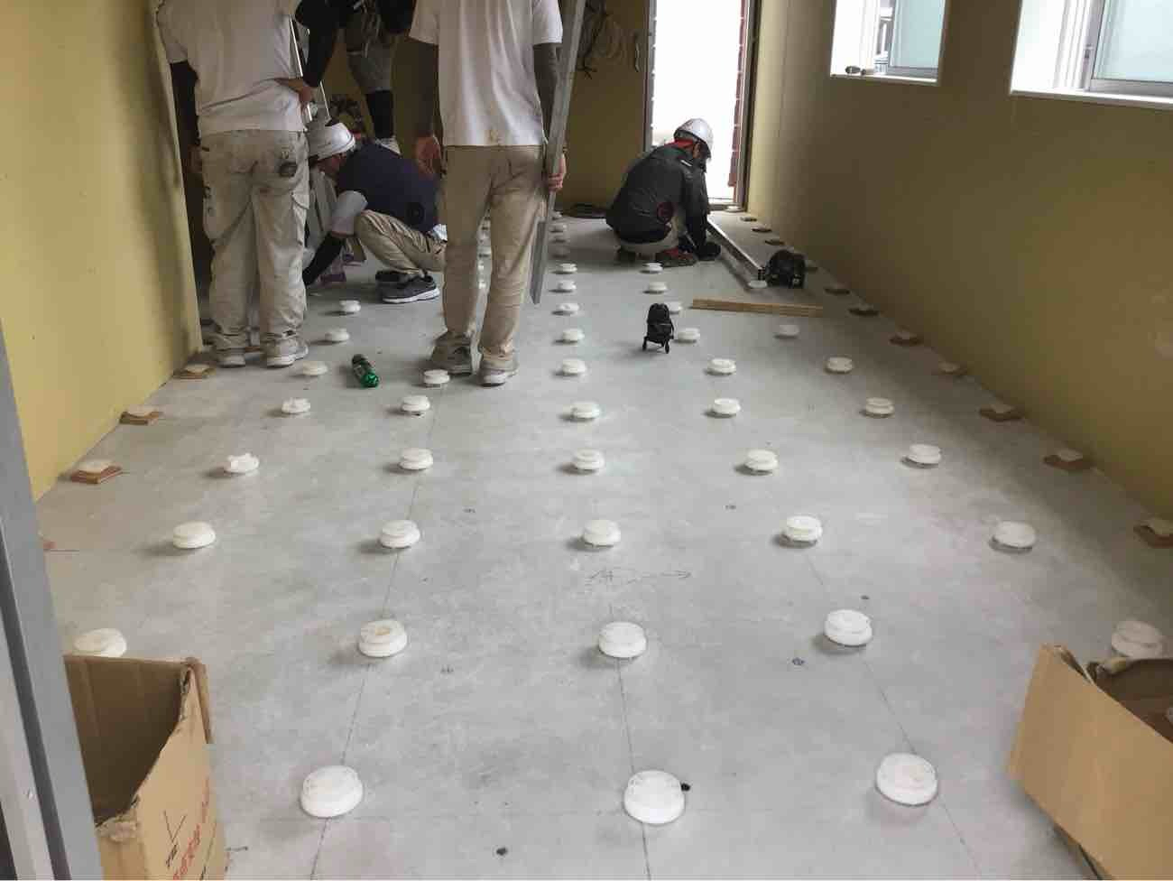 千葉県木更津市 店舗 OAフロア・低床プラ束置床工事 施工中