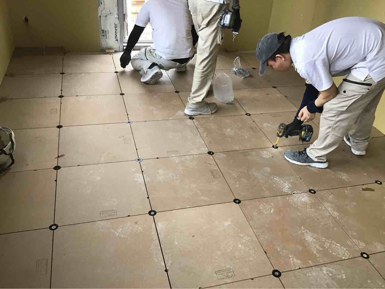 千葉県木更津市 店舗 OAフロア・低床プラ束置床工事 施工中